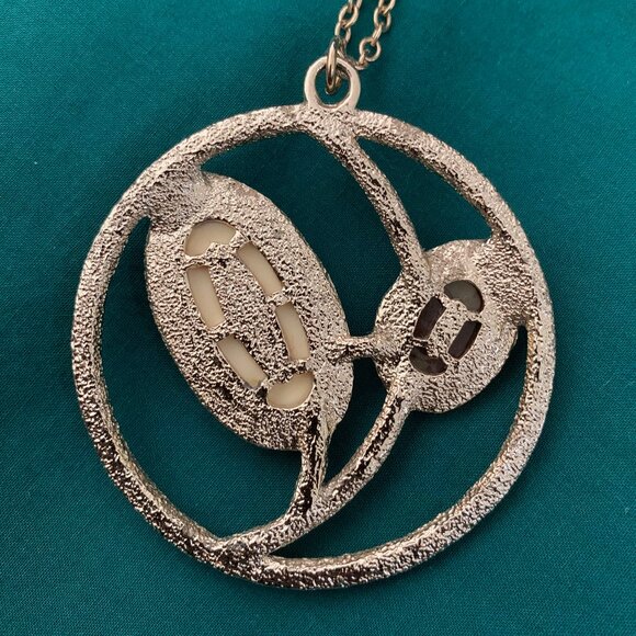 NOS Vintage 1974 DESERT FLOWER Sarah Coventry Pendant Necklace. NEVER Worn - Picture 2 of 6